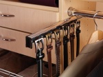 Pull-out belt rack.